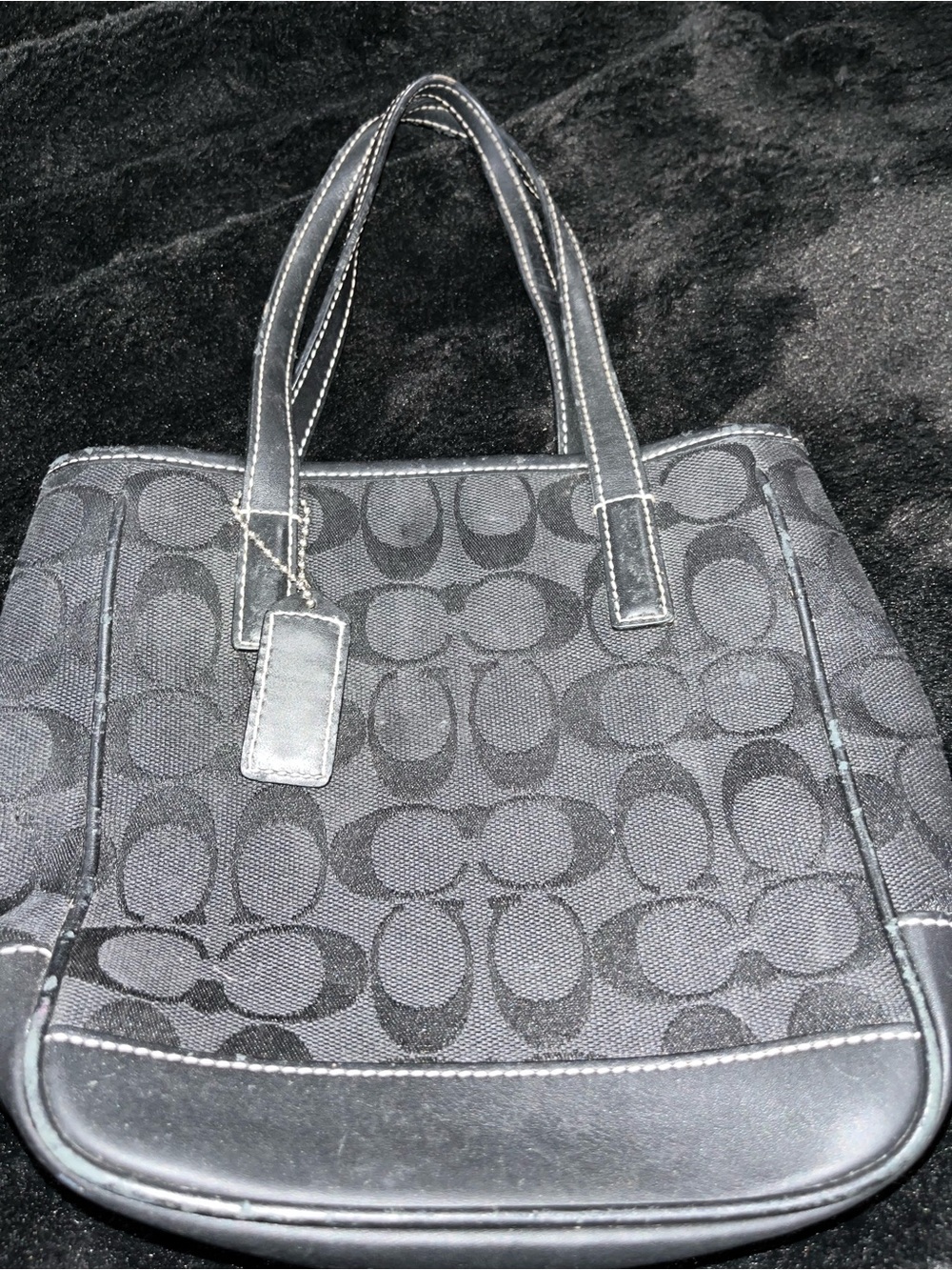 COACH MINI TOTE
IN BLACK SIGNATURE
CANVAS 6087